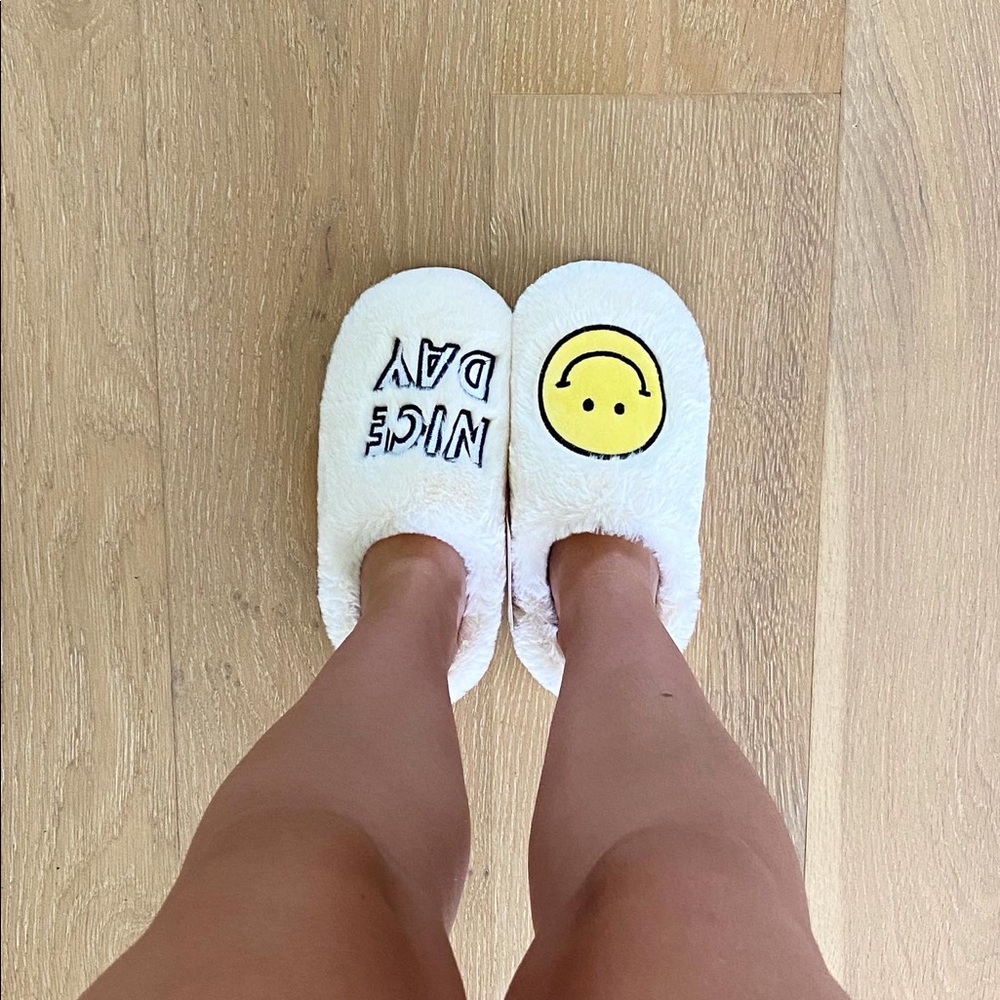 SMILEY SLIPPERS